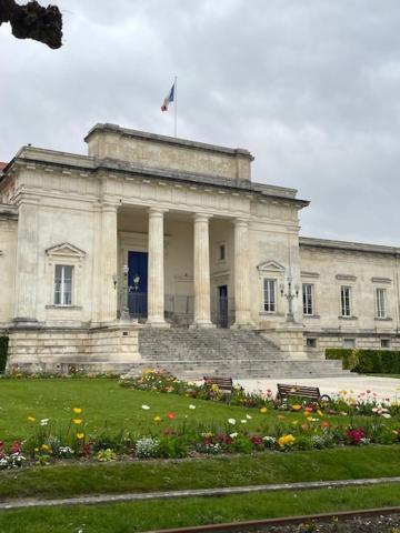 L'Insolite Saintes Bagian luar foto